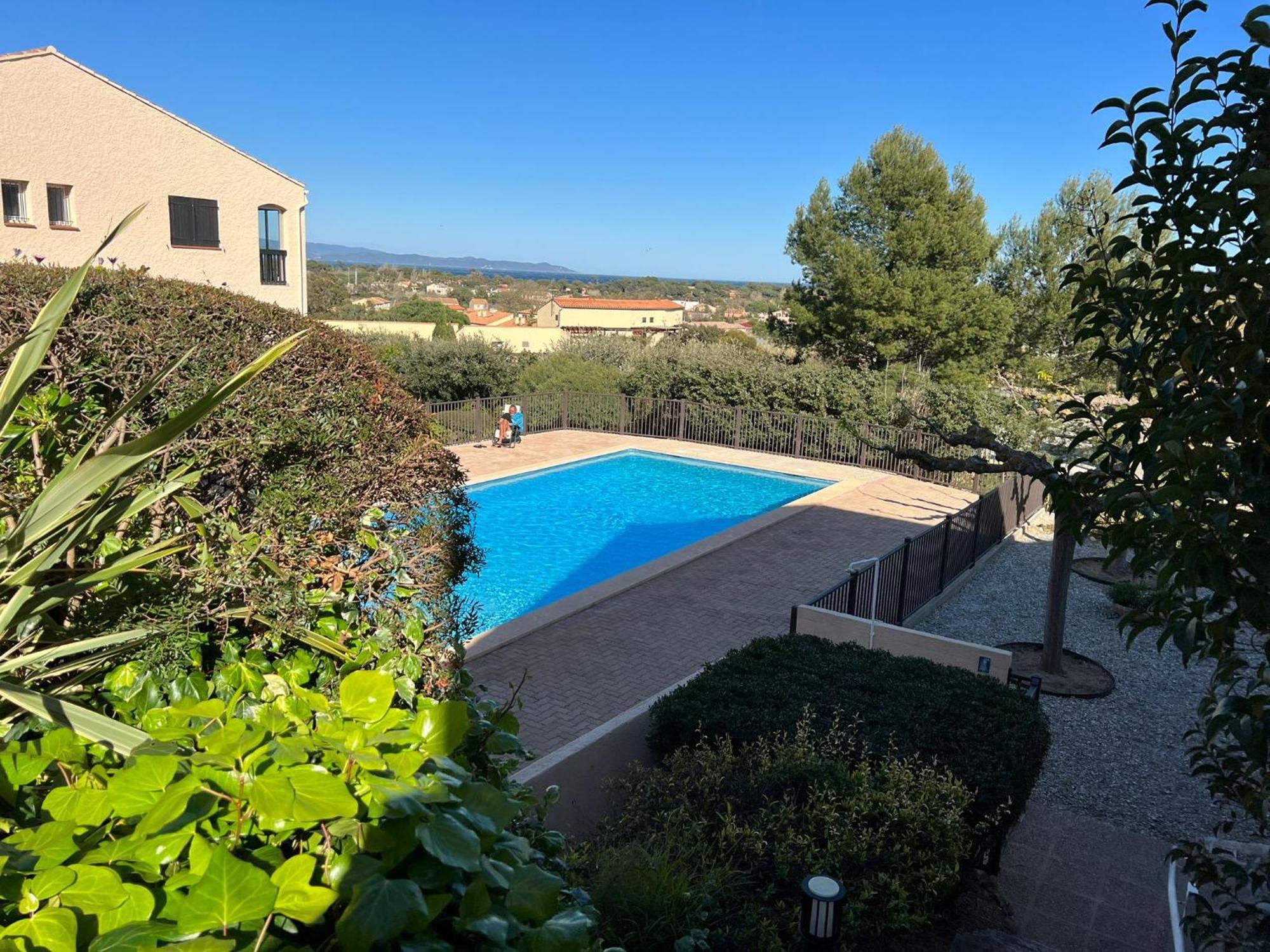 Grand Avec Piscine Presqu'ile De Giens Apartment *